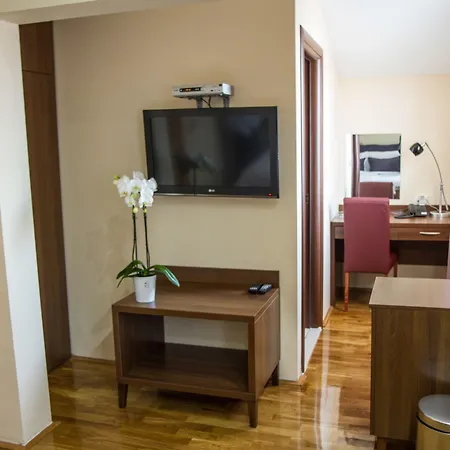 Hotel M