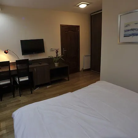 M 3* Podgorica