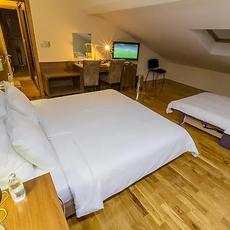 M Hotell